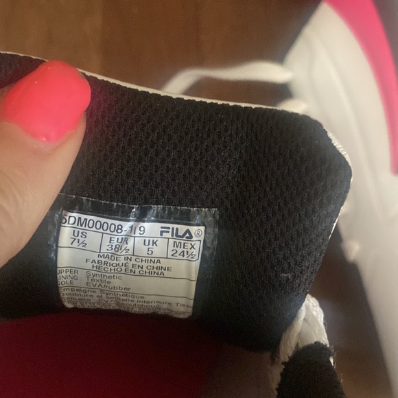 Cute Fila tennis shoes size 7.5 - Picture 3 of 4